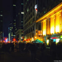 Пугающая инсталляция с клоуном на перекрытой на ночь Nuit Blanche Yonge Street в Торонто. Пугающая инсталляция с клоуном на перекрытой на ночь Nuit Blanche Yonge Street в Торонто.