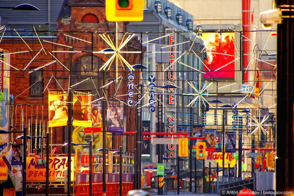 Yonge St. Сhristmas decorations