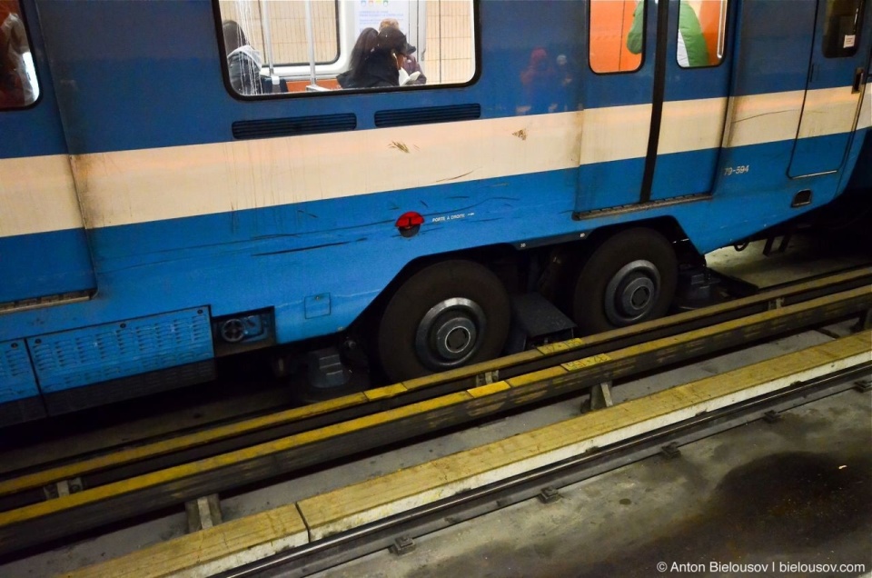 Montréal Metro Train on Ruby Wheals