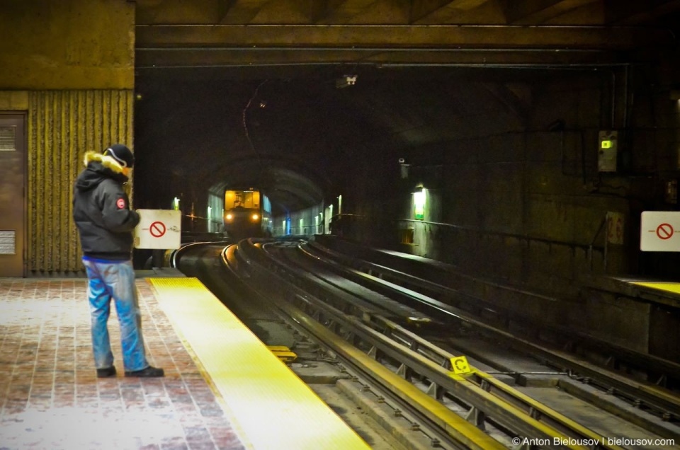 Montréal Metro Train in Tunnel