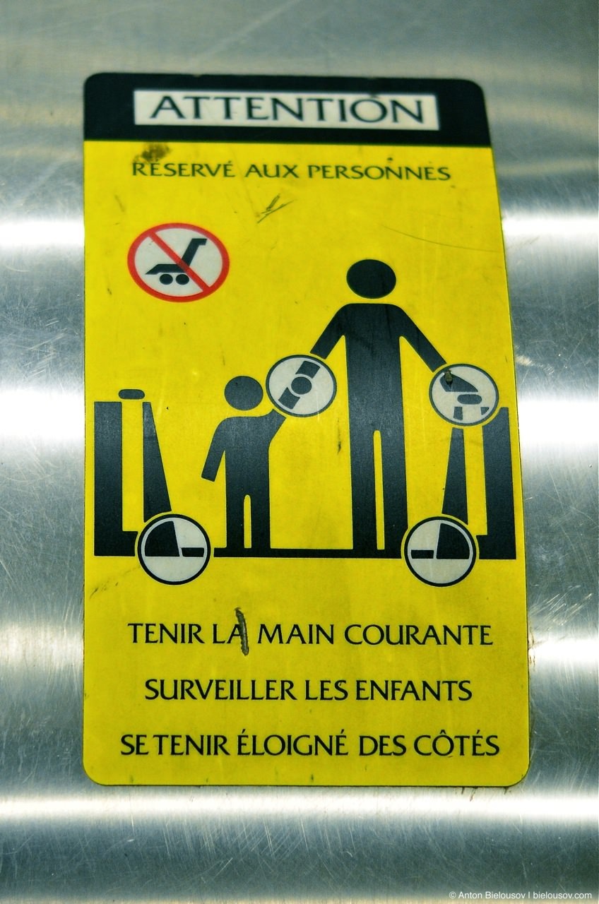 Montréal Metro Escalator warning sign