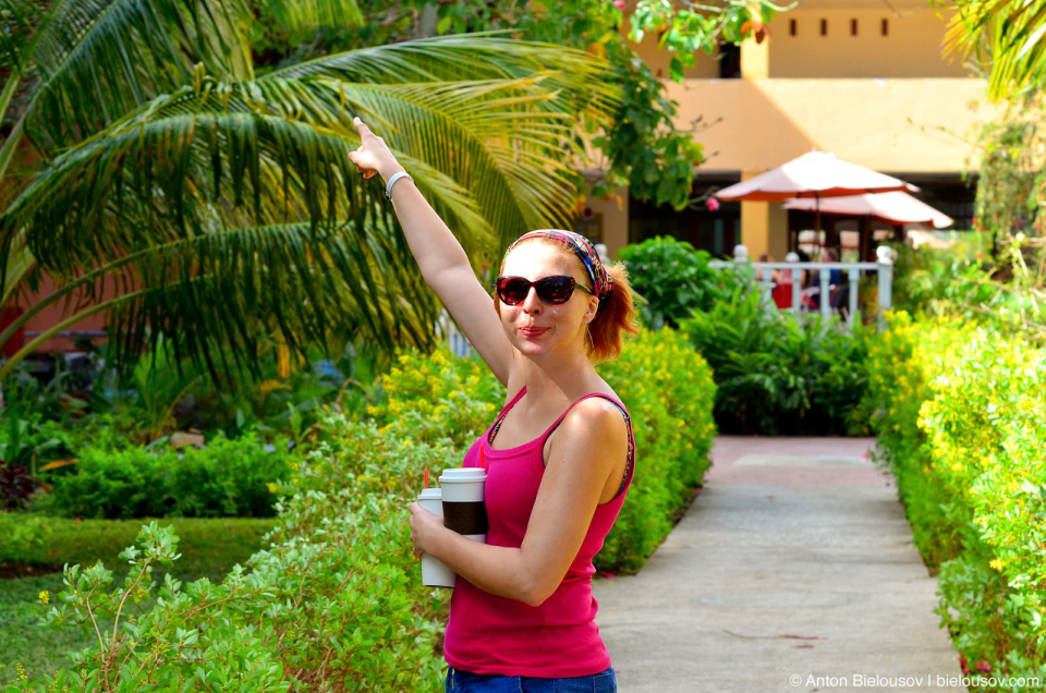 Viki holds thermo cups in Club Amigo Atlantico Guardalavaca hotel