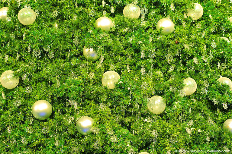 Swarovski Wish Tree in Eaton's Centre (Toronto, ON 2010)