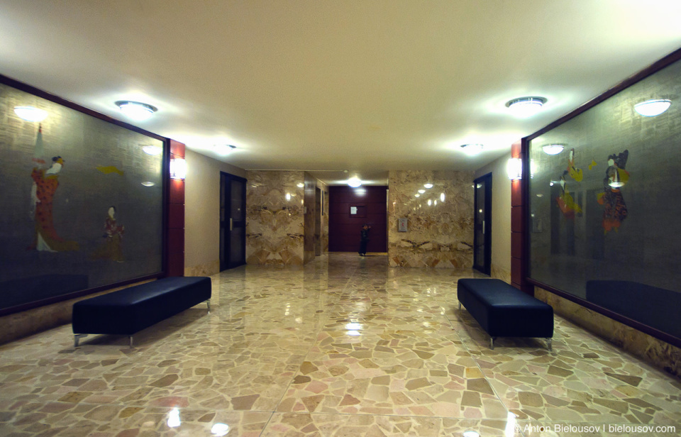 360 Ridelle Ave Toronto lobby