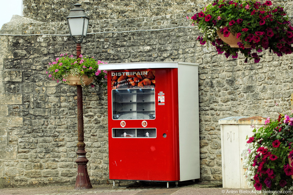 Colleville-sur-Mer bread dispenser