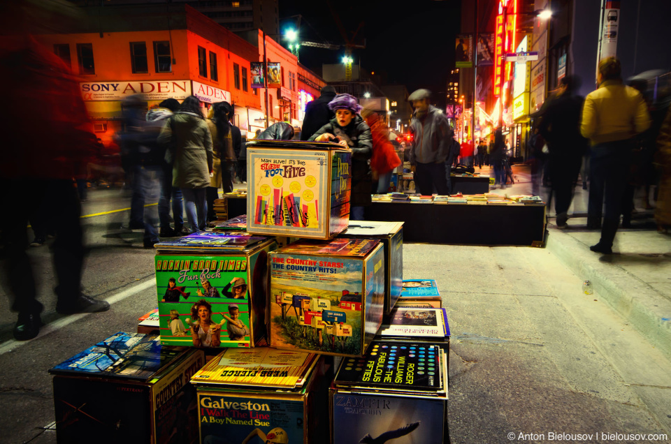 Nuit Blanche Vinyle Discs Boxes on Yonge Street