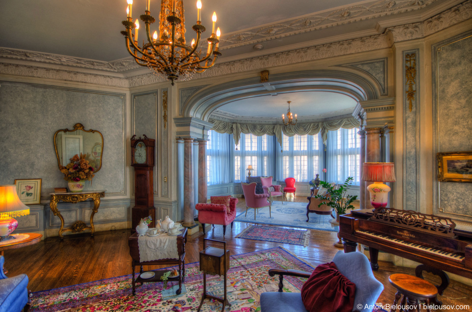 А у нас в Канаде: Casa Loma: Casa Loma Bedroom