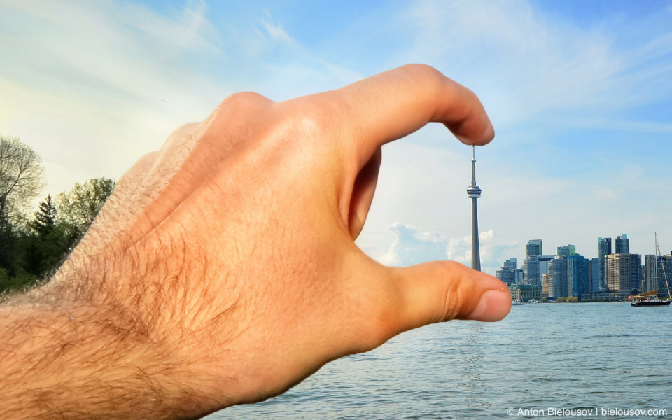 CN Tower Toronto Needle Bleeding in perspective