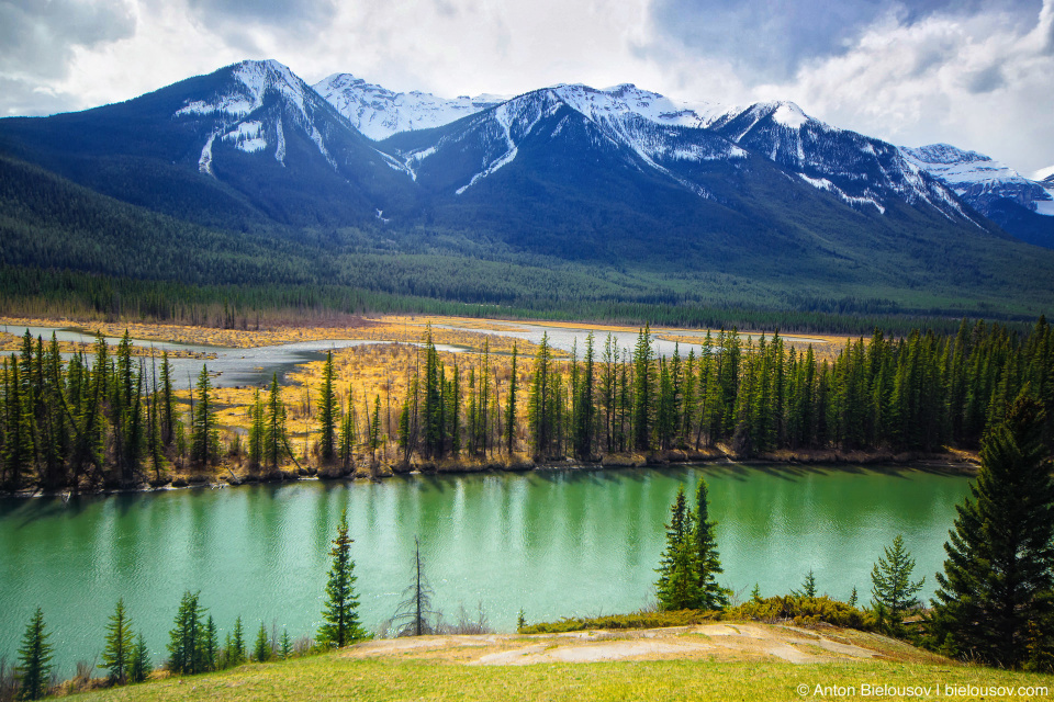 Banff National Park river and mountains