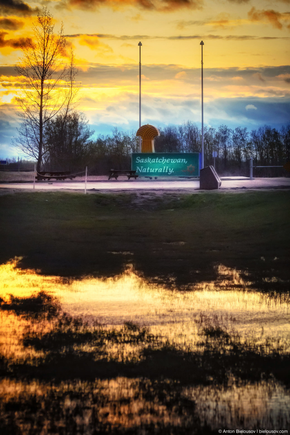 Saskatchewan province border sign