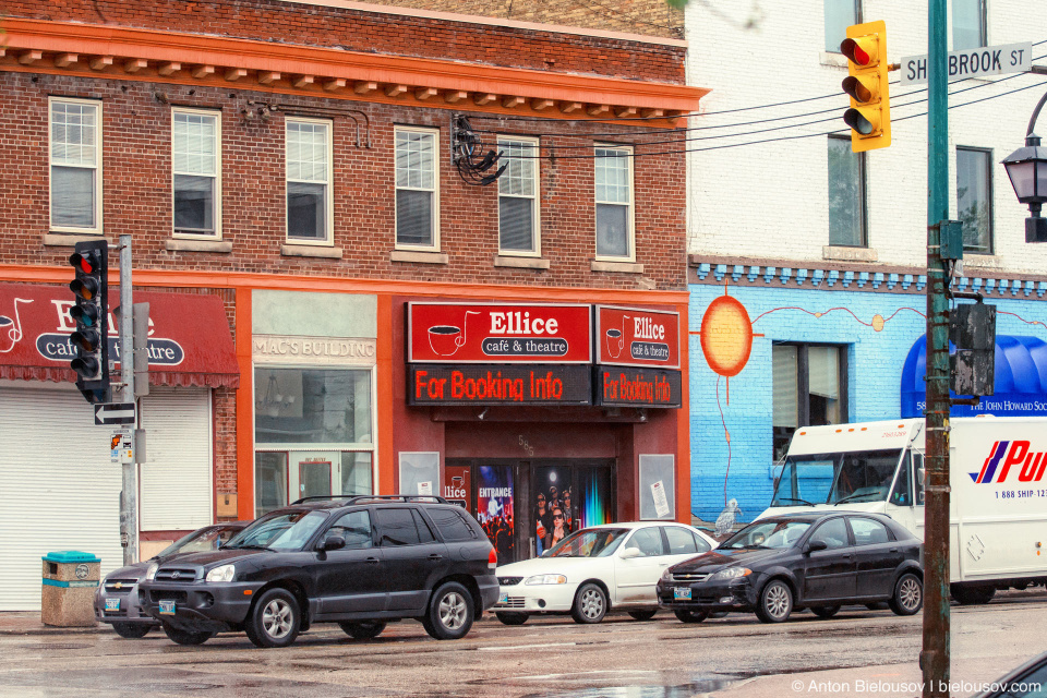 Winnipeg Toronto-style and Montréal-style streetlights on the same intersection