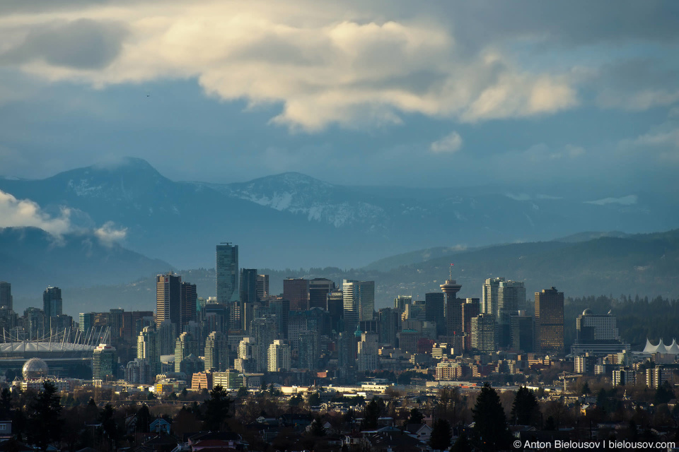 Даунтаун Ванкувера из окна на 20-м этаже в Burnaby, BC