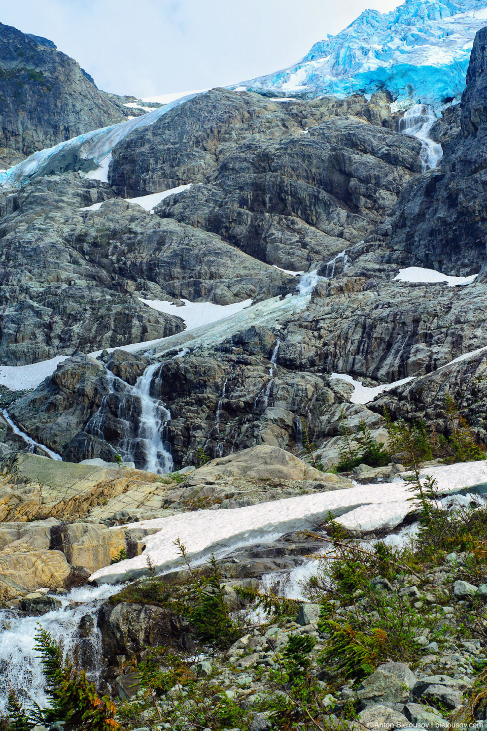 Matier Glacier stream (Joffre Lakes Provincial Park. Canada, BC)