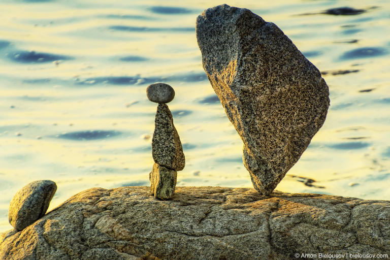 Little prince balance rocks installation at English Bay (Vancouver, Canada)