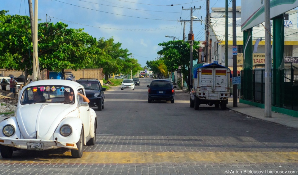 Сатрый Volkswagen Beatle — одна из самых распространенных машин на Юкатане после пикапа Тойоты