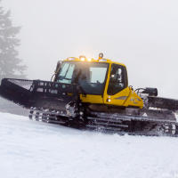 Снегоочистительная техника на горе Grouse Mountain Снегоочистительная техника на горе Grouse Mountain