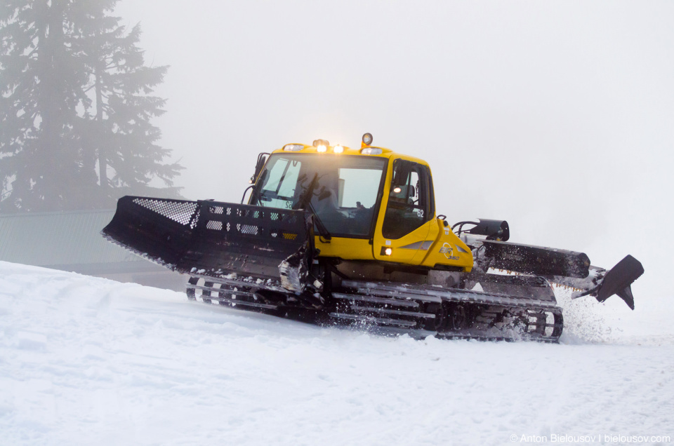 Снегоочистительная техника на горе Grouse Mountain