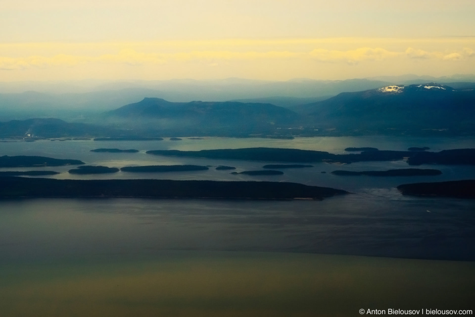 Вид с самолета на остров Ванкувер (Vancouver Island)