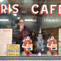 fred-herzog-paris-cafe-1959 fred-herzog-paris-cafe-1959