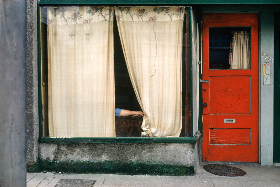 Занавески, 1972 год. (© Fred Herzog—Courtesy of Equinox Gallery, Vancouver)