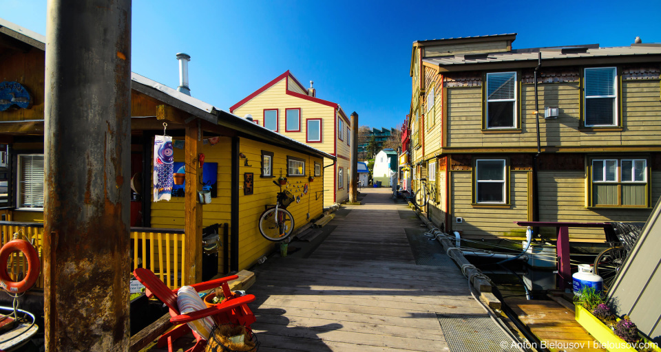 Улица в плавучем послке Fisherman's Wharf (Victoria, BC)