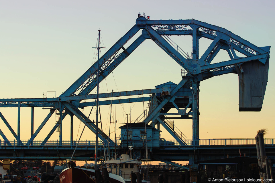 Троянсий мост (Johnson Street Bridge, Victoria BC)