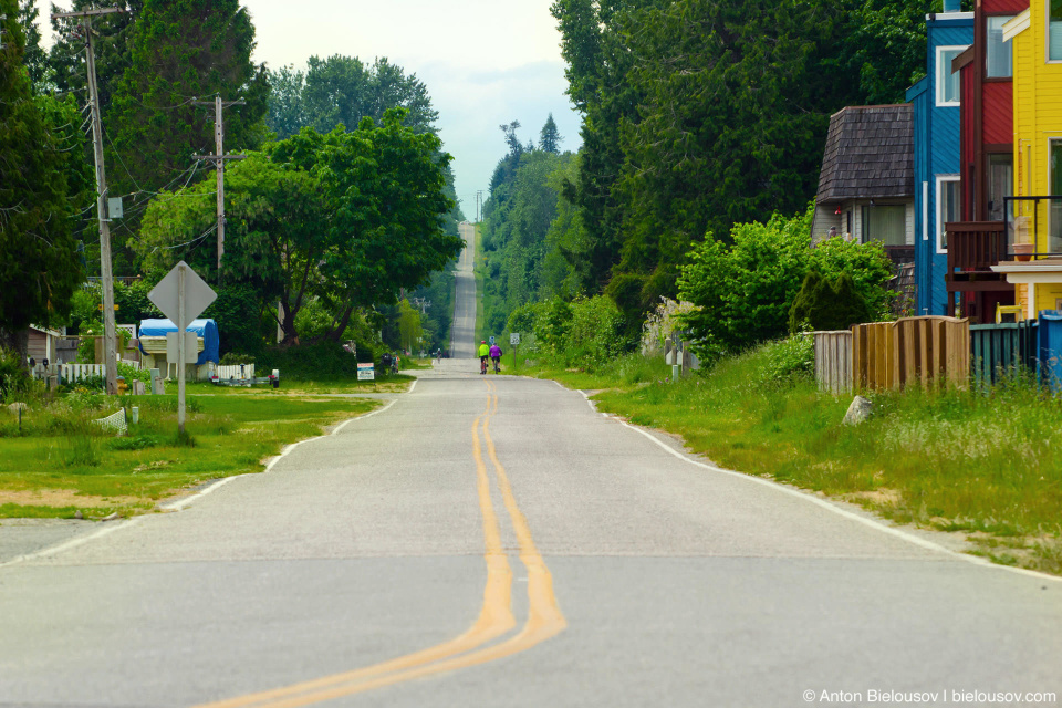 Пограничная улица между США и Канадой — Rousevelt St., Point Roberts, WA