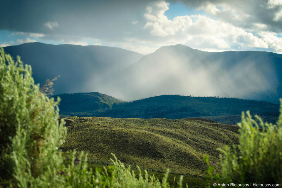 Дождь в далеке Sundance Guest Ranch, Ashcroft, BC