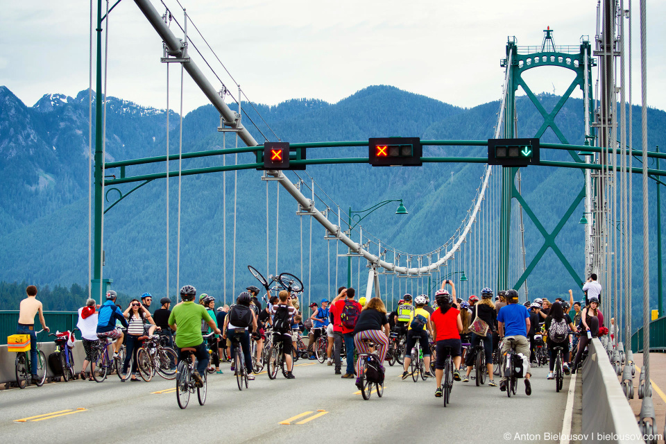 Critical Mass Occupies Lions Gate Toll Bridge in Vancouver