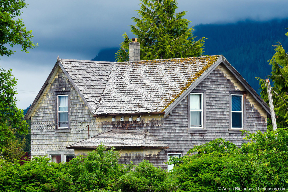 Старый дом в центре Tofino, BC