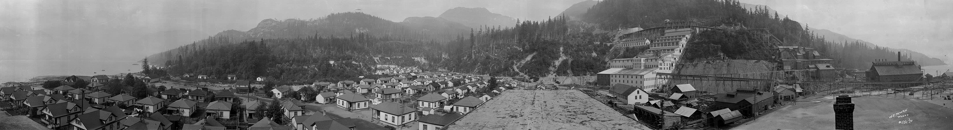 Britannia Mining and Smelting Co, town and waterfront, Britannia Beach 17 Aug. 1917 © W.J. Moore Photo Vancouver Archives PAN N34