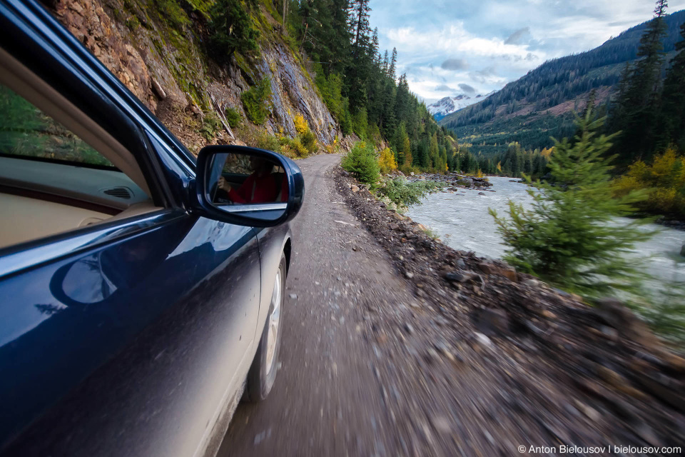 Дорогу Lillooet Forestry Service Road сейчас, осенью ее не узнать: по сравнению с весной она выкаталась, пропали валуны и ветки, теперь здесь можно втопить, а за машиной больше не стоит туча пыли.