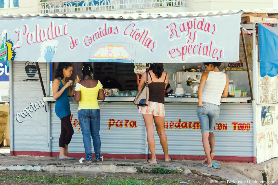 Круглосуточный ларек. Remedios, Villa Clara, Cuba