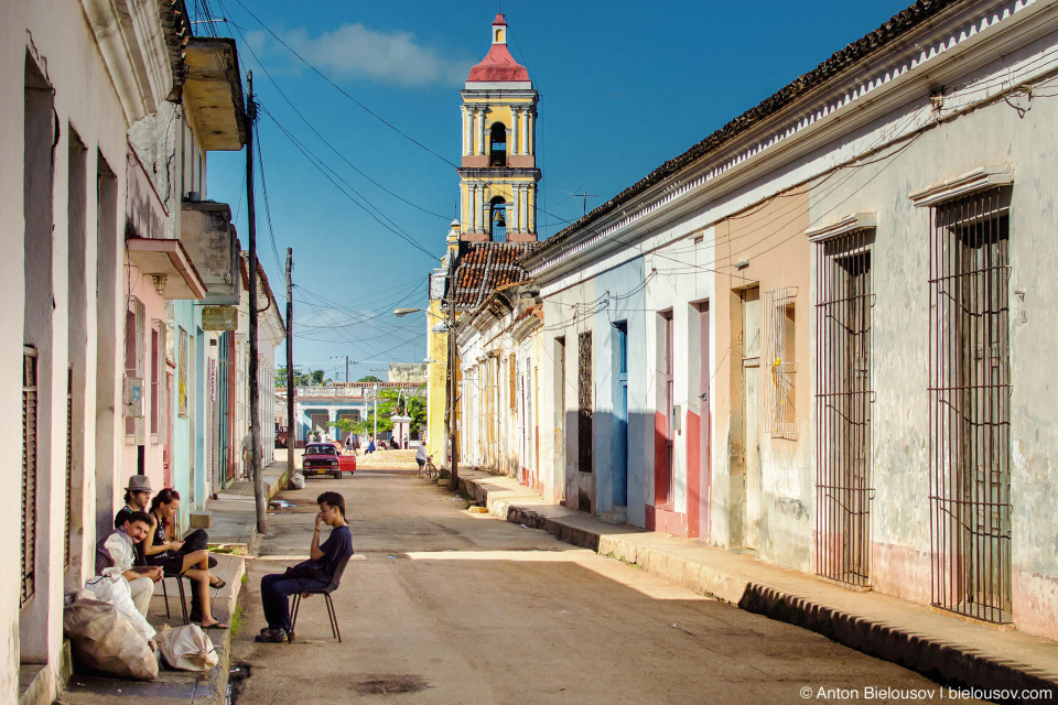 Remedios, Villa Clara, Cuba: Как и все жители Карибских островов, ремедийцы работе предпочитают… просто посидеть. 