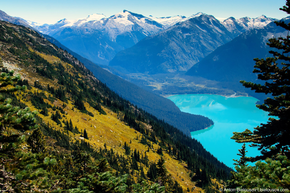 Вид на Cheakamus Lake (Garibladi Provincional Park) с Вистлера (Whistler, BC)