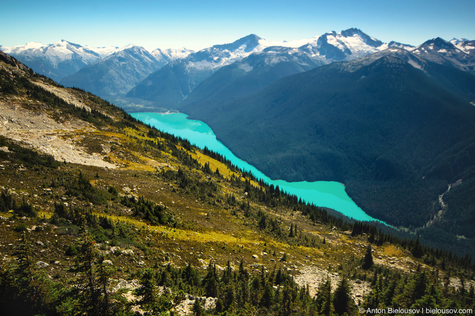 Вид на Cheakamus Lake (Garibladi Provincional Park) с Вистлера (Whistler, BC)