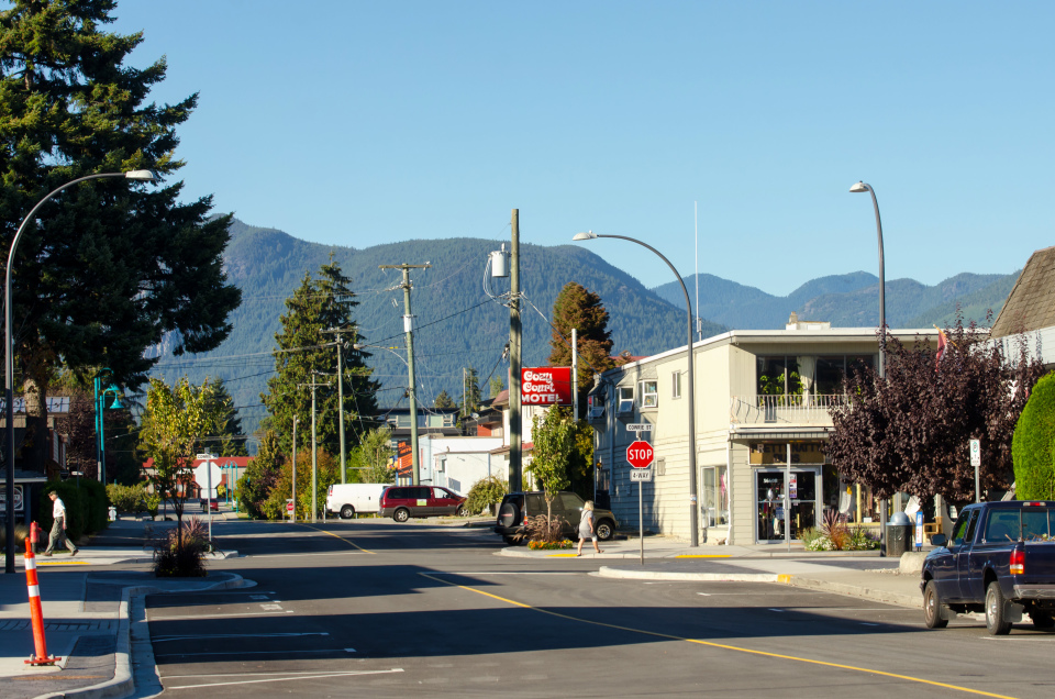 Sechelt, BC — «Земля меж двух вод», или на языке народности салил — просто Сишелт. Городок с насилением в 8 тыс человек и шириной всего в несколько улиц между морем и заливом.