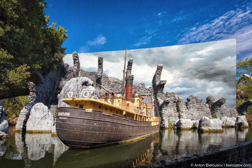 Peter Jackson's King Kong Scull Island Bigature at Universal Studios Backlot, Hollywood, CA