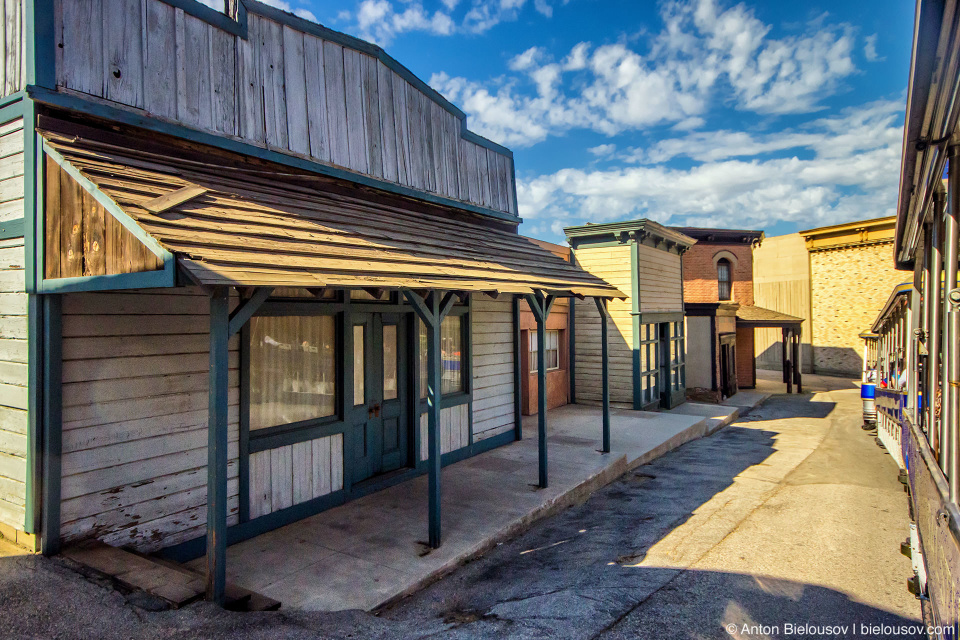 Six Point Texas at Universal Studios Backlot, Hollywood, CA