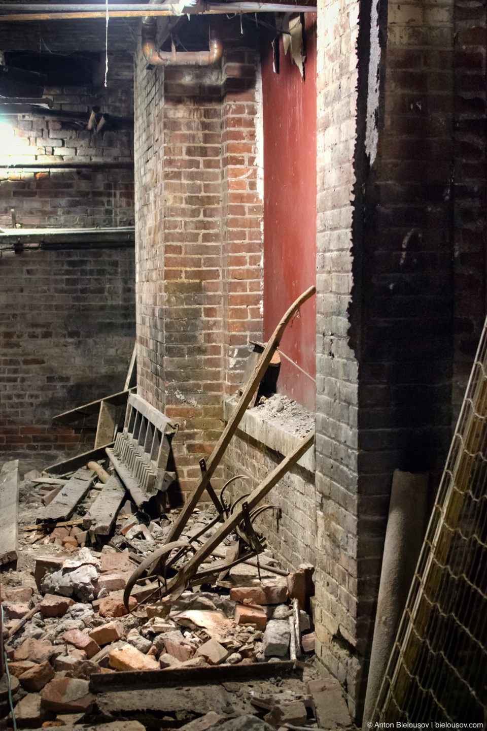 Seattle Underground Tour: street level debris