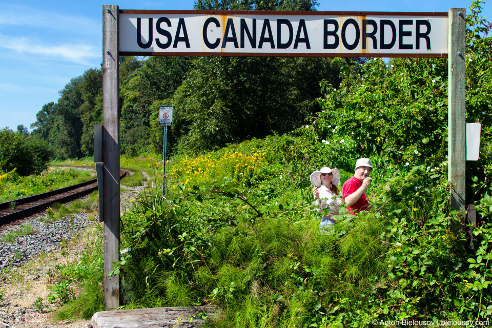 Usa Canada Border Sign