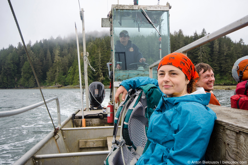 Паром через реку Гордон (Gordon River), West Coast Trailhead