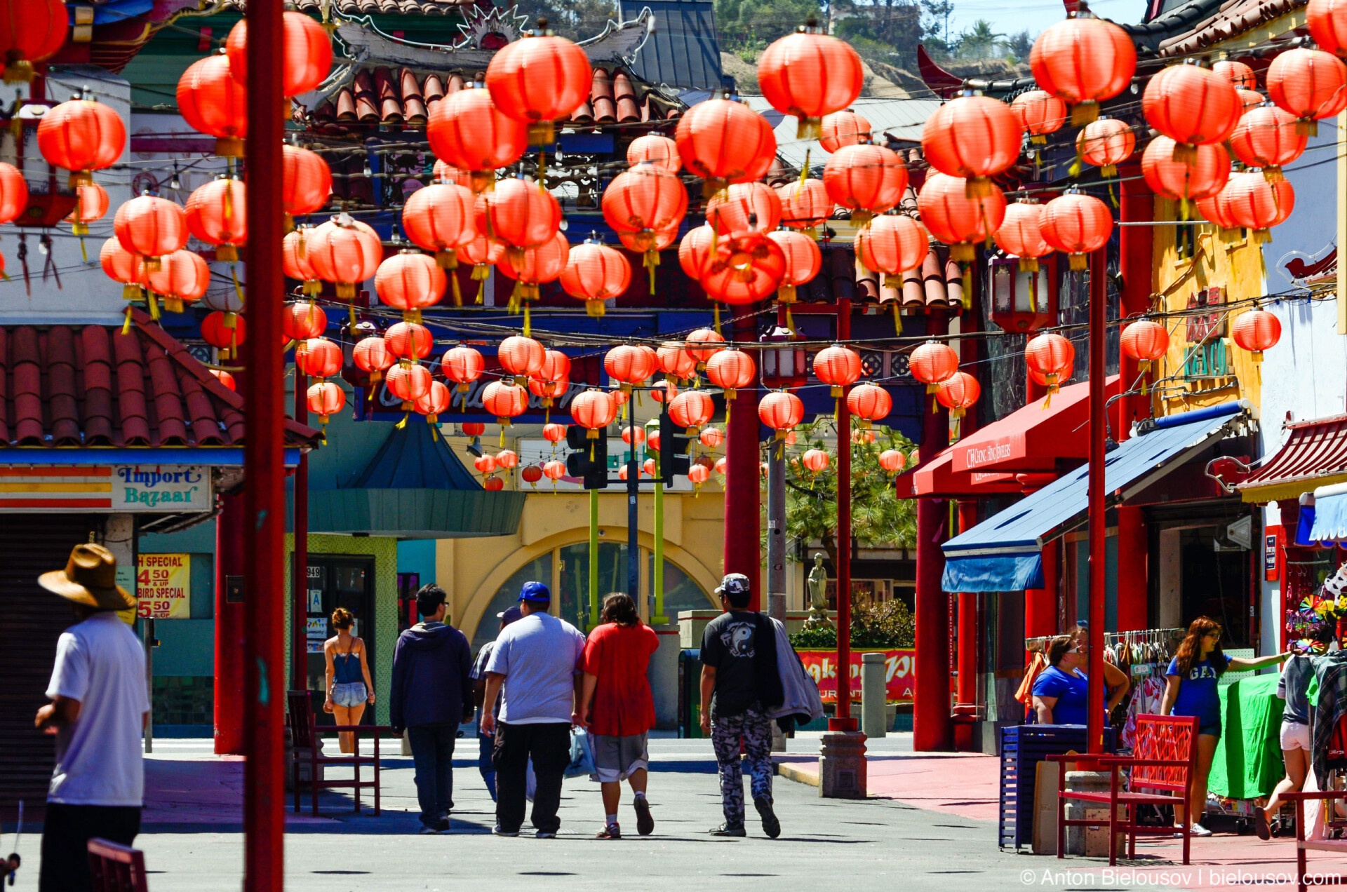Chinatown, Los Angeles, CA А еще так получилось, что чайнатаун расположен в Южном Централе — том самом, про который кино.