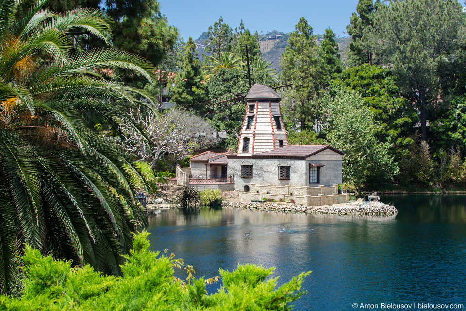 Мельница на озере Шрайн: Self-Realization Fellowship Lake Shrine (Santa Monica, CA)