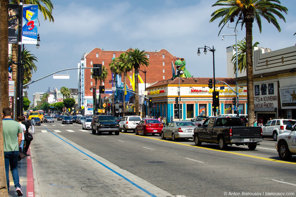 East west hollywood. Бульвар Сансет Беверли-Хиллз. Бульвар Сансет улица. Бульвар Сансет цветной. Бульвар Сансет недвижимость.