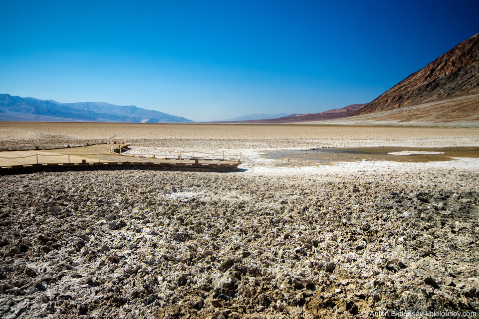 Badwater. Впадина Бэдуотер. Долина смерти Калифорния. Badwater basin Death Valley. Озеро Бэдуотер озеро в долине смерти.