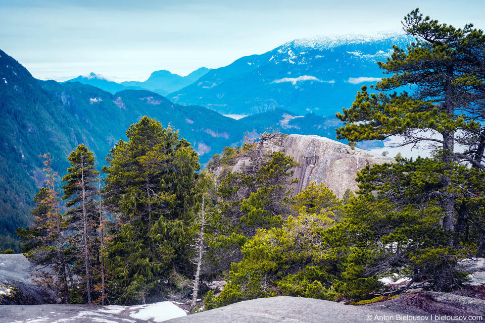 Вид на Первую вершину со Второй (Stawamus Chief)