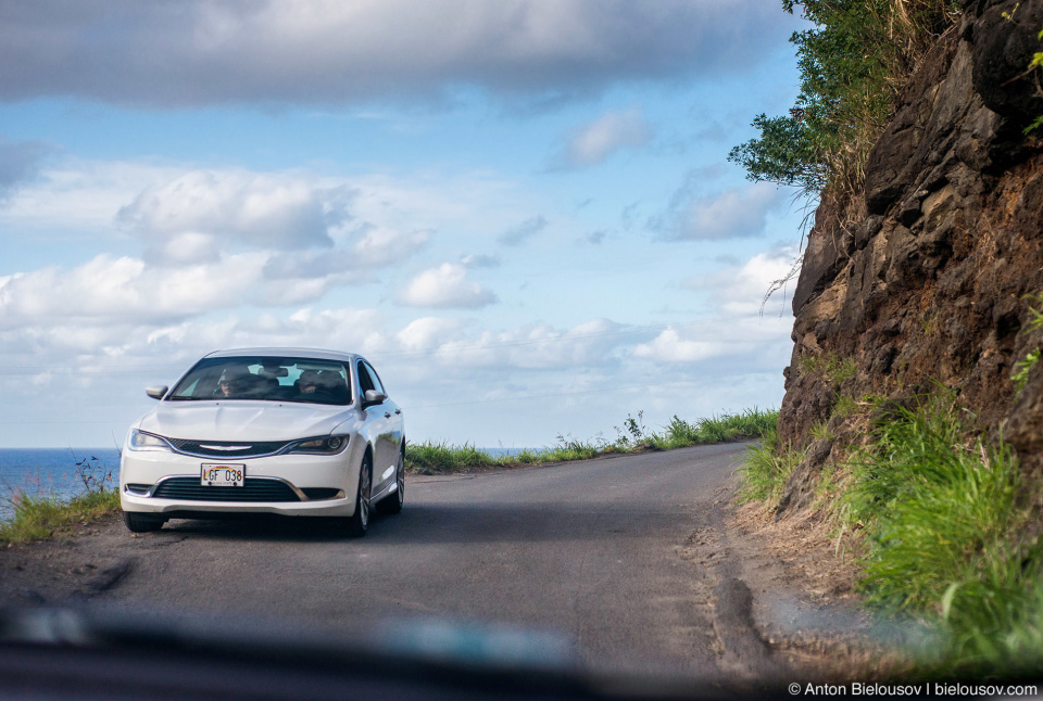 Narrow one-lane Kahekii Highway (Maui, HI)