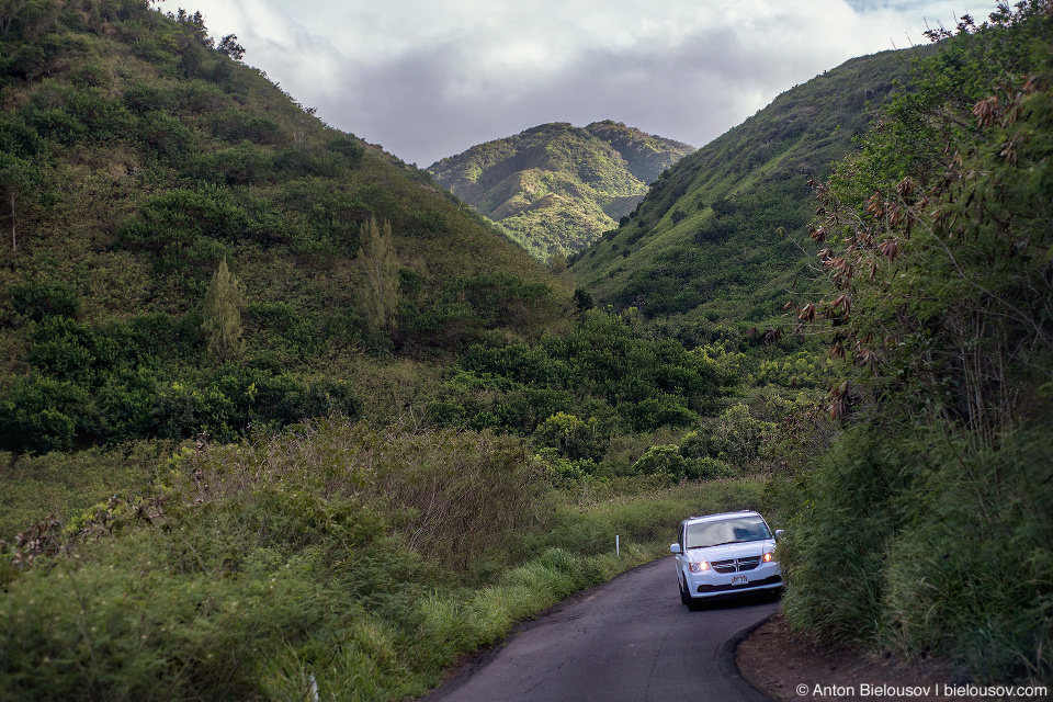 Narrow one-lane Kahekii Highway (Maui, HI)