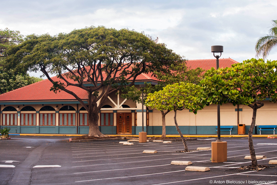 Plaza parking (Maui, HI)